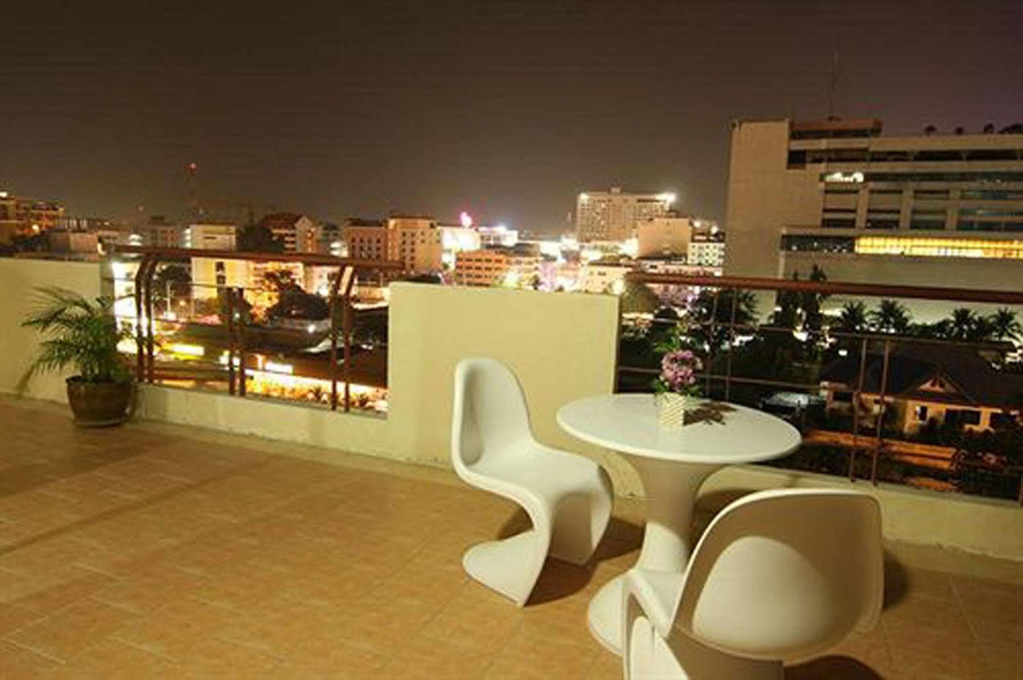 Eastiny residencia Hotel Pattaya Exterior foto
